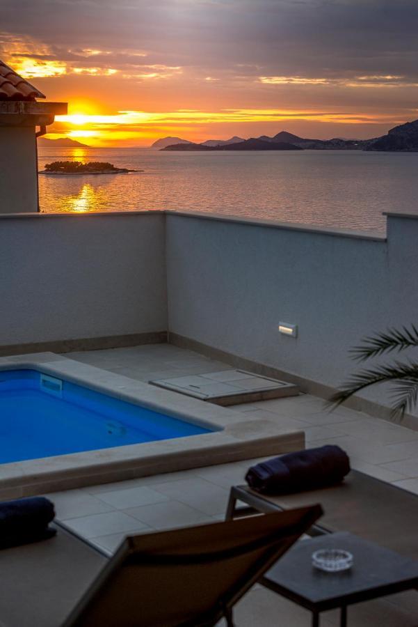Deluxe Unique-with Private Heated Pool Appartement
